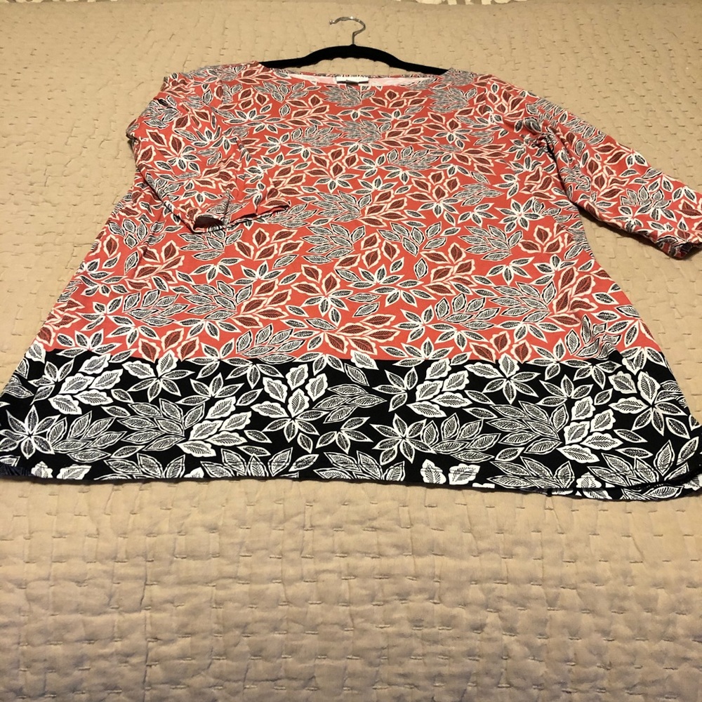 J. Jill Floral 3/4 Sleeve Tunic Red and Black